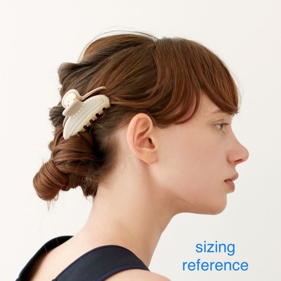 (Sold) Alexandre de Paris - Medium Jaw Hair Clip - Picture 6 of 6